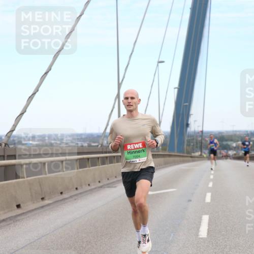 03.10.2025 - Köhlbrandbrückenlauf Jannik Wohlers http://msf.ph/oto/9154717 03.10.2025 15:16:28 Position 1 7004 meine-sportfotos.de