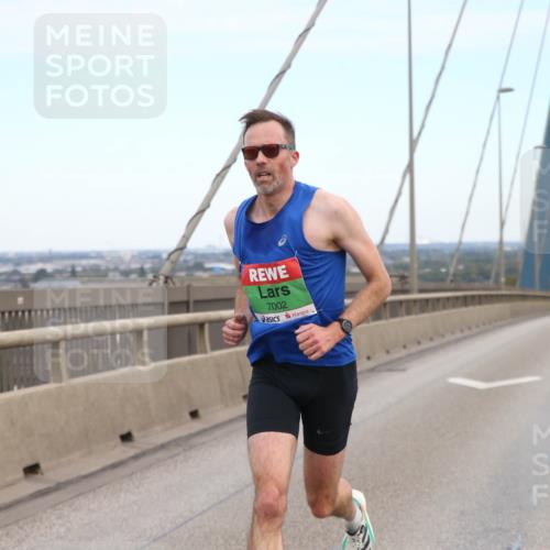 03.10.2025 - Köhlbrandbrückenlauf Jannik Wohlers http://msf.ph/oto/9154726 03.10.2025 15:16:35 Position 1 7002 meine-sportfotos.de