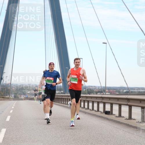 03.10.2025 - Köhlbrandbrückenlauf Jannik Wohlers http://msf.ph/oto/9154732 03.10.2025 15:17:07 Position 1 20, 9130 meine-sportfotos.de