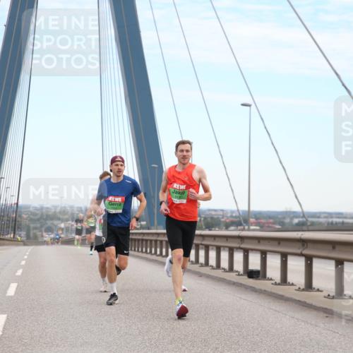 03.10.2025 - Köhlbrandbrückenlauf Jannik Wohlers http://msf.ph/oto/9154733 03.10.2025 15:17:07 Position 1 913 meine-sportfotos.de