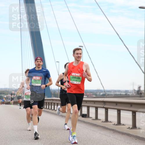 03.10.2025 - Köhlbrandbrückenlauf Jannik Wohlers http://msf.ph/oto/9154739 03.10.2025 15:17:08 Position 1 8781, 7003, 20, 9130 meine-sportfotos.de