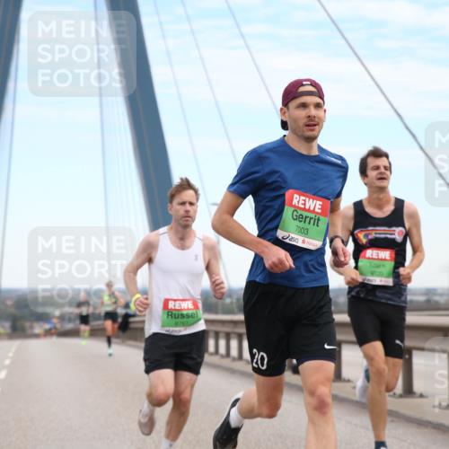 03.10.2025 - Köhlbrandbrückenlauf Jannik Wohlers http://msf.ph/oto/9154749 03.10.2025 15:17:09 Position 1 8787, 3, 20, 7003, 9720 meine-sportfotos.de