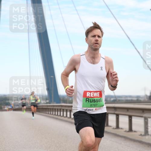03.10.2025 - Köhlbrandbrückenlauf Jannik Wohlers http://msf.ph/oto/9154756 03.10.2025 15:17:09 Position 1 8787 meine-sportfotos.de