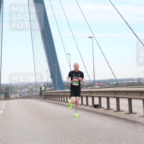 03.10.2025 - Köhlbrandbrückenlauf Jannik Wohlers http://msf.ph/oto/9154766 03.10.2025 15:17:16 Position 1  meine-sportfotos.de
