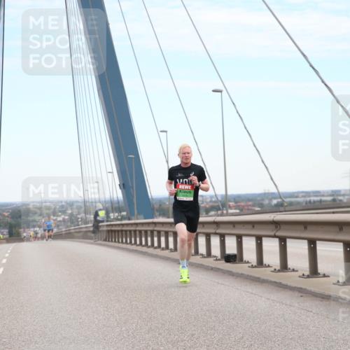 03.10.2025 - Köhlbrandbrückenlauf Jannik Wohlers http://msf.ph/oto/9154767 03.10.2025 15:17:16 Position 1  meine-sportfotos.de
