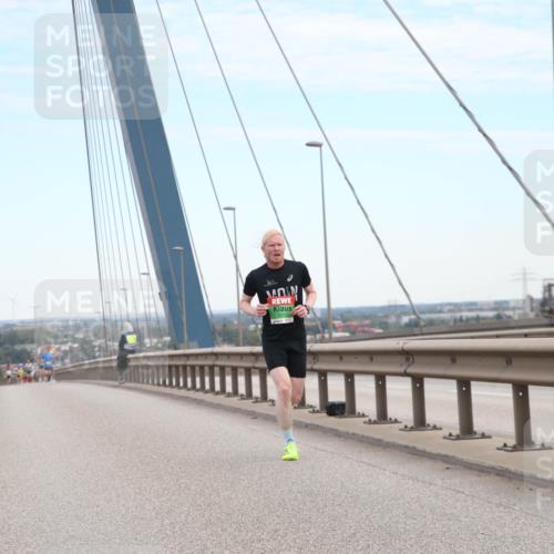 03.10.2025 - Köhlbrandbrückenlauf Jannik Wohlers http://msf.ph/oto/9154768 03.10.2025 15:17:17 Position 1 7015 meine-sportfotos.de