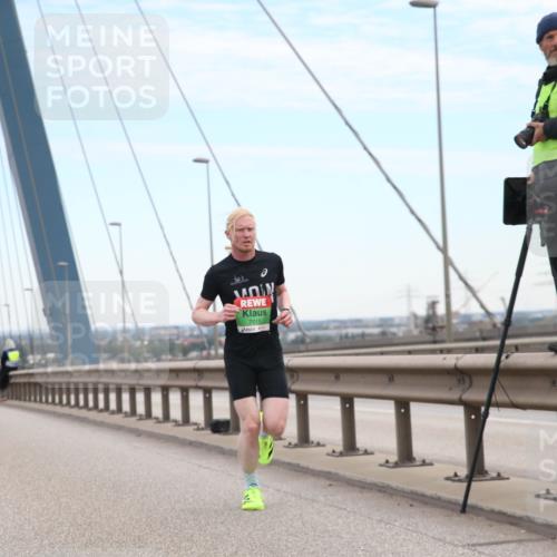 03.10.2025 - Köhlbrandbrückenlauf Jannik Wohlers http://msf.ph/oto/9154775 03.10.2025 15:17:17 Position 1 7015 meine-sportfotos.de