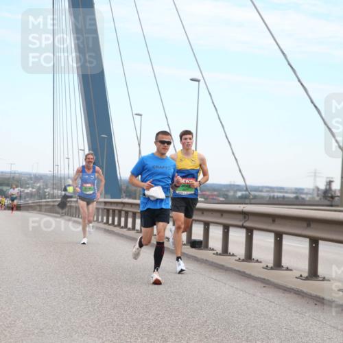 03.10.2025 - Köhlbrandbrückenlauf Jannik Wohlers http://msf.ph/oto/9154785 03.10.2025 15:17:31 Position 1  meine-sportfotos.de