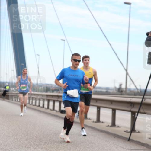 03.10.2025 - Köhlbrandbrückenlauf Jannik Wohlers http://msf.ph/oto/9154792 03.10.2025 15:17:32 Position 1  meine-sportfotos.de
