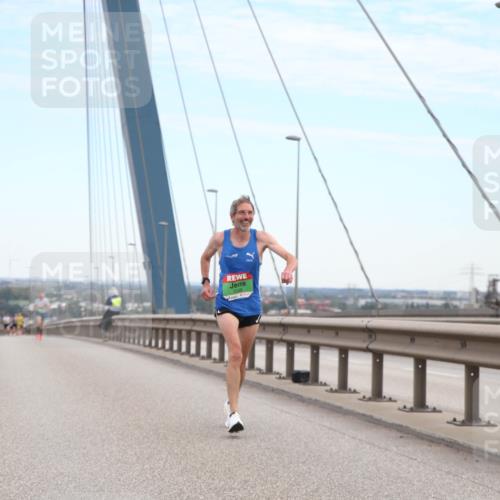 03.10.2025 - Köhlbrandbrückenlauf Jannik Wohlers http://msf.ph/oto/9154795 03.10.2025 15:17:33 Position 1  meine-sportfotos.de