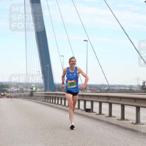 03.10.2025 - Köhlbrandbrückenlauf Jannik Wohlers http://msf.ph/oto/9154796 03.10.2025 15:17:33 Position 1  meine-sportfotos.de