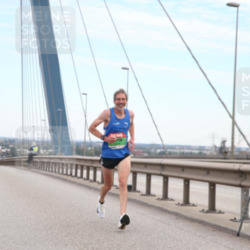03.10.2025 - Köhlbrandbrückenlauf Jannik Wohlers http://msf.ph/oto/9154799 03.10.2025 15:17:33 Position 1 9588 meine-sportfotos.de