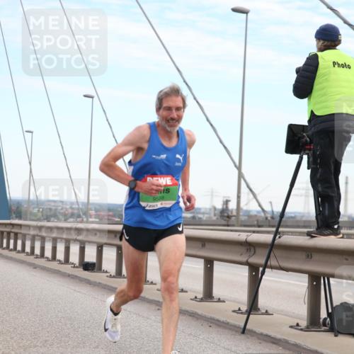 03.10.2025 - Köhlbrandbrückenlauf Jannik Wohlers http://msf.ph/oto/9154806 03.10.2025 15:17:34 Position 1 9588, 11111 meine-sportfotos.de