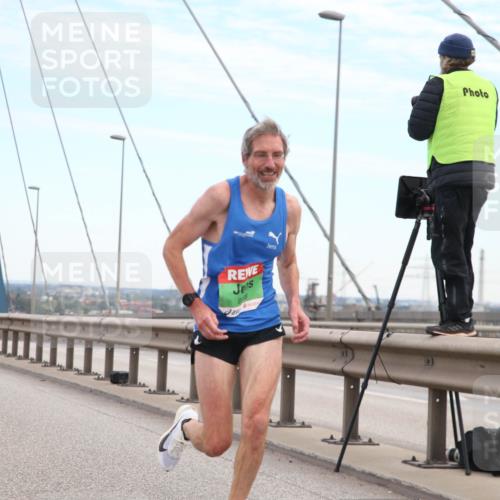 03.10.2025 - Köhlbrandbrückenlauf Jannik Wohlers http://msf.ph/oto/9154807 03.10.2025 15:17:34 Position 1 958 meine-sportfotos.de