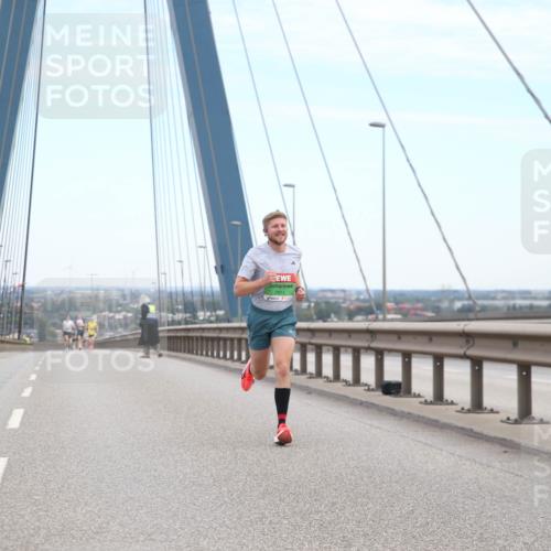 03.10.2025 - Köhlbrandbrückenlauf Jannik Wohlers http://msf.ph/oto/9154811 03.10.2025 15:17:43 Position 1  meine-sportfotos.de