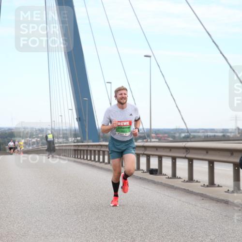 03.10.2025 - Köhlbrandbrückenlauf Jannik Wohlers http://msf.ph/oto/9154816 03.10.2025 15:17:43 Position 1 7011 meine-sportfotos.de