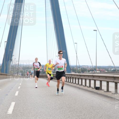 03.10.2025 - Köhlbrandbrückenlauf Jannik Wohlers http://msf.ph/oto/9154835 03.10.2025 15:17:58 Position 1  meine-sportfotos.de