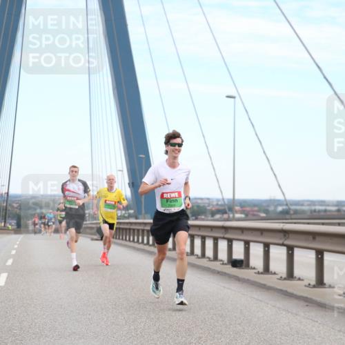03.10.2025 - Köhlbrandbrückenlauf Jannik Wohlers http://msf.ph/oto/9154840 03.10.2025 15:17:59 Position 1 7009 meine-sportfotos.de