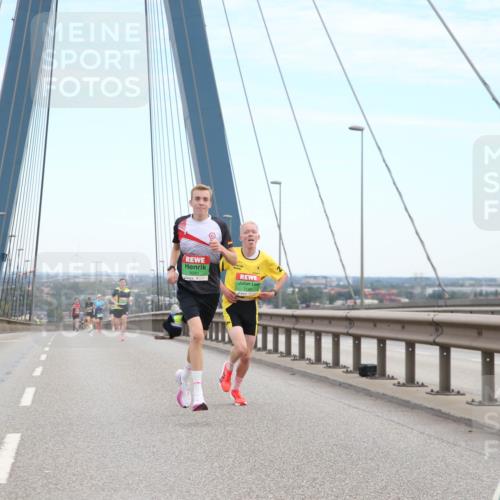 03.10.2025 - Köhlbrandbrückenlauf Jannik Wohlers http://msf.ph/oto/9154847 03.10.2025 15:18:01 Position 1 7140 meine-sportfotos.de