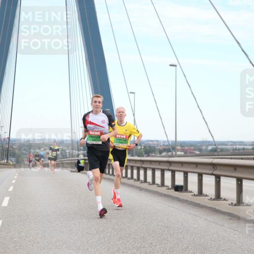 03.10.2025 - Köhlbrandbrückenlauf Jannik Wohlers http://msf.ph/oto/9154848 03.10.2025 15:18:01 Position 1  meine-sportfotos.de