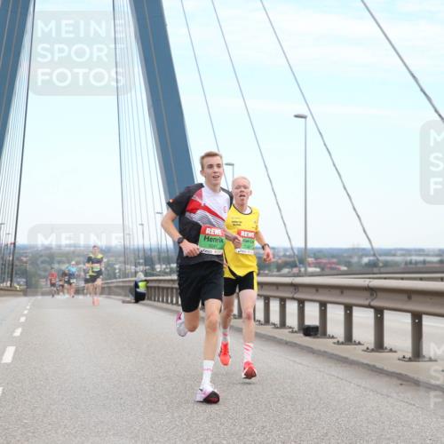 03.10.2025 - Köhlbrandbrückenlauf Jannik Wohlers http://msf.ph/oto/9154850 03.10.2025 15:18:01 Position 1 9041, 7140 meine-sportfotos.de