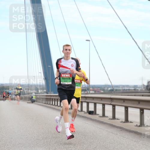 03.10.2025 - Köhlbrandbrückenlauf Jannik Wohlers http://msf.ph/oto/9154853 03.10.2025 15:18:02 Position 1 9041, 140 meine-sportfotos.de