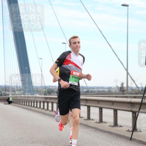 03.10.2025 - Köhlbrandbrückenlauf Jannik Wohlers http://msf.ph/oto/9154858 03.10.2025 15:18:02 Position 1 9041 meine-sportfotos.de