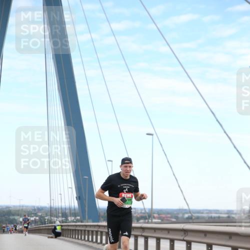 03.10.2025 - Köhlbrandbrückenlauf Jannik Wohlers http://msf.ph/oto/9154935 03.10.2025 15:18:27 Position 1 32 meine-sportfotos.de