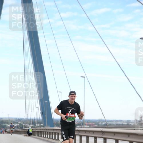 03.10.2025 - Köhlbrandbrückenlauf Jannik Wohlers http://msf.ph/oto/9154936 03.10.2025 15:18:27 Position 1 6 meine-sportfotos.de