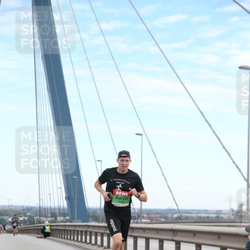 03.10.2025 - Köhlbrandbrückenlauf Jannik Wohlers http://msf.ph/oto/9154937 03.10.2025 15:18:27 Position 1 32, 24, 08, 2019, 7036 meine-sportfotos.de