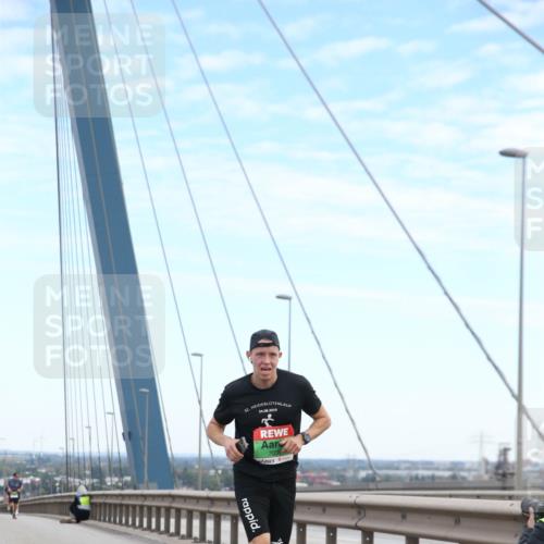 03.10.2025 - Köhlbrandbrückenlauf Jannik Wohlers http://msf.ph/oto/9154939 03.10.2025 15:18:27 Position 1 32, 24, 08, 2019, 7036 meine-sportfotos.de