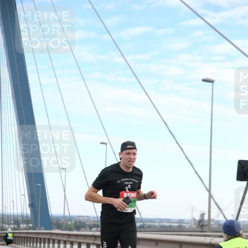 03.10.2025 - Köhlbrandbrückenlauf Jannik Wohlers http://msf.ph/oto/9154942 03.10.2025 15:18:28 Position 1 32, 24, 08, 2019, 936 meine-sportfotos.de