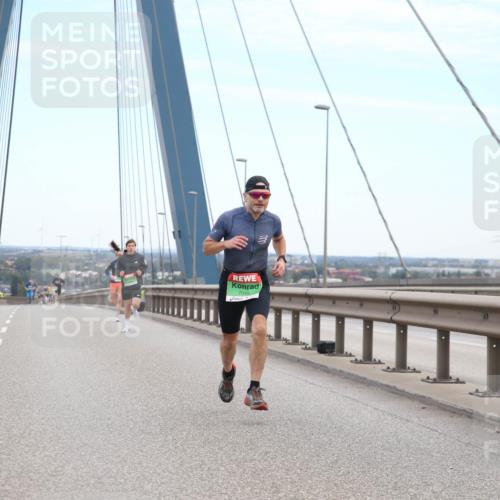 03.10.2025 - Köhlbrandbrückenlauf Jannik Wohlers http://msf.ph/oto/9154945 03.10.2025 15:18:39 Position 1 7045 meine-sportfotos.de