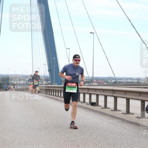 03.10.2025 - Köhlbrandbrückenlauf Jannik Wohlers http://msf.ph/oto/9154946 03.10.2025 15:18:39 Position 1 7045 meine-sportfotos.de