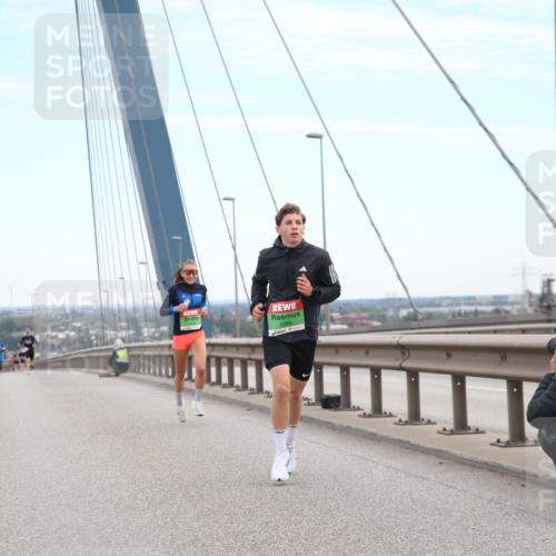 03.10.2025 - Köhlbrandbrückenlauf Jannik Wohlers http://msf.ph/oto/9154955 03.10.2025 15:18:43 Position 1 7286 meine-sportfotos.de