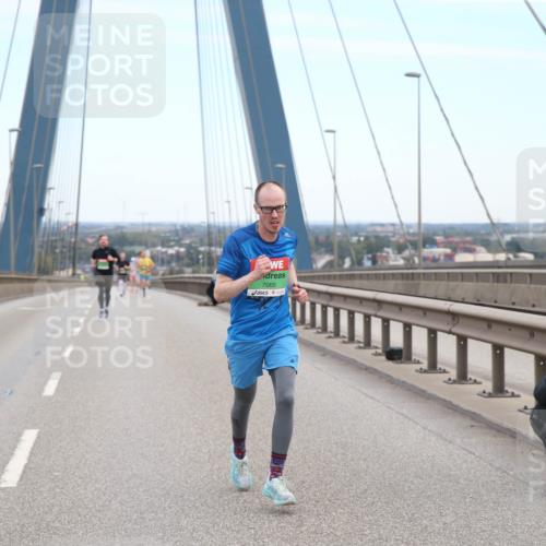 03.10.2025 - Köhlbrandbrückenlauf Jannik Wohlers http://msf.ph/oto/9154978 03.10.2025 15:19:00 Position 1 7065 meine-sportfotos.de