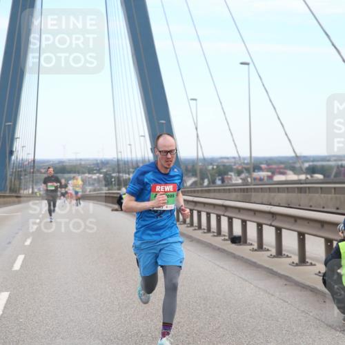 03.10.2025 - Köhlbrandbrückenlauf Jannik Wohlers http://msf.ph/oto/9154979 03.10.2025 15:19:00 Position 1  meine-sportfotos.de