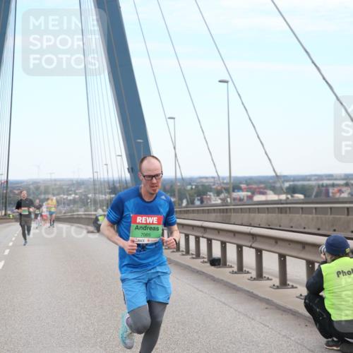 03.10.2025 - Köhlbrandbrückenlauf Jannik Wohlers http://msf.ph/oto/9154980 03.10.2025 15:19:00 Position 1 7065 meine-sportfotos.de