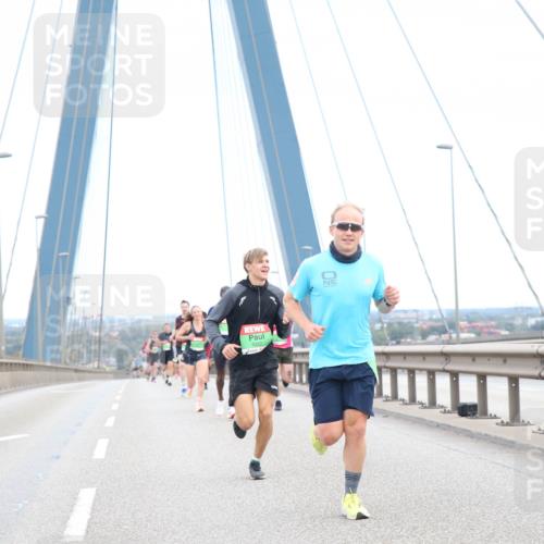 03.10.2025 - Köhlbrandbrückenlauf Jannik Wohlers http://msf.ph/oto/9154992 03.10.2025 15:19:54 Position 1 9322 meine-sportfotos.de