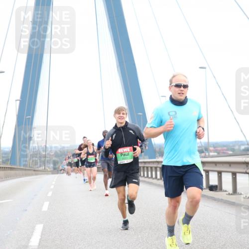 03.10.2025 - Köhlbrandbrückenlauf Jannik Wohlers http://msf.ph/oto/9154996 03.10.2025 15:19:54 Position 1 9322 meine-sportfotos.de