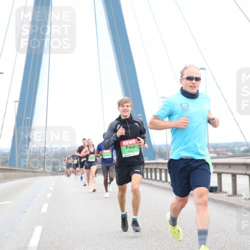 03.10.2025 - Köhlbrandbrückenlauf Jannik Wohlers http://msf.ph/oto/9154997 03.10.2025 15:19:54 Position 1 9322 meine-sportfotos.de
