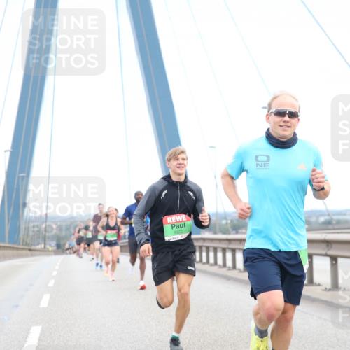 03.10.2025 - Köhlbrandbrückenlauf Jannik Wohlers http://msf.ph/oto/9154999 03.10.2025 15:19:55 Position 1 9322 meine-sportfotos.de