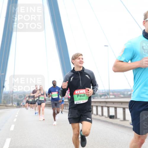 03.10.2025 - Köhlbrandbrückenlauf Jannik Wohlers http://msf.ph/oto/9155003 03.10.2025 15:19:55 Position 1 9322 meine-sportfotos.de
