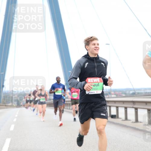03.10.2025 - Köhlbrandbrückenlauf Jannik Wohlers http://msf.ph/oto/9155005 03.10.2025 15:19:55 Position 1 9322 meine-sportfotos.de