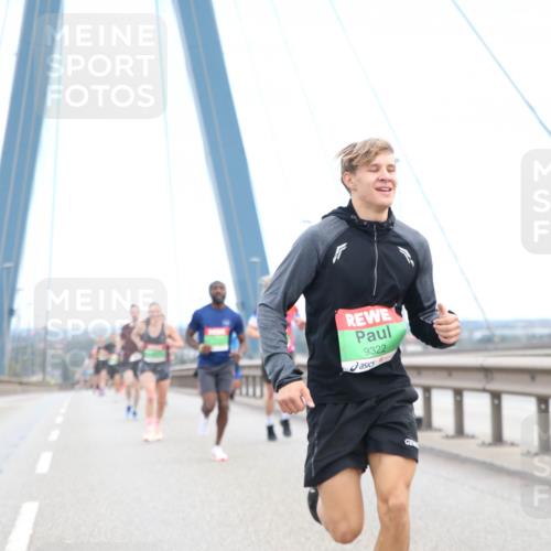 03.10.2025 - Köhlbrandbrückenlauf Jannik Wohlers http://msf.ph/oto/9155006 03.10.2025 15:19:55 Position 1 9322 meine-sportfotos.de