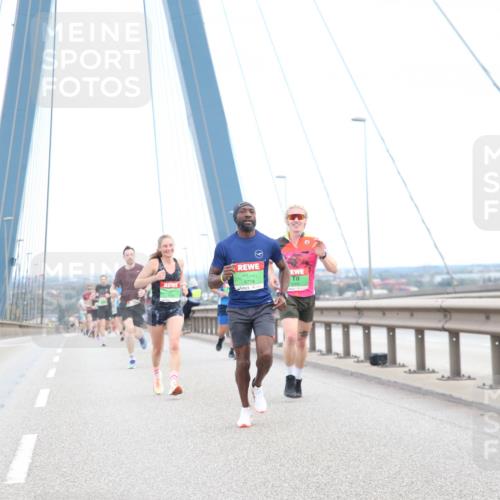 03.10.2025 - Köhlbrandbrückenlauf Jannik Wohlers http://msf.ph/oto/9155010 03.10.2025 15:19:56 Position 1 9718 meine-sportfotos.de