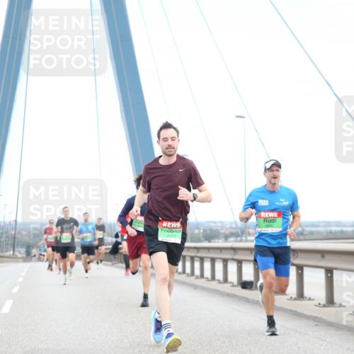 03.10.2025 - Köhlbrandbrückenlauf Jannik Wohlers http://msf.ph/oto/9155032 03.10.2025 15:20:00 Position 1 7074 meine-sportfotos.de
