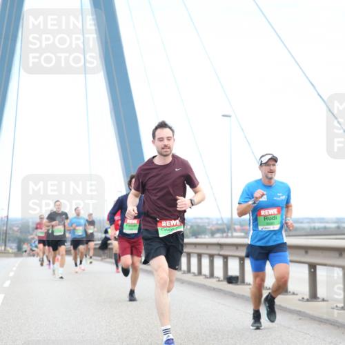 03.10.2025 - Köhlbrandbrückenlauf Jannik Wohlers http://msf.ph/oto/9155033 03.10.2025 15:20:00 Position 1  meine-sportfotos.de