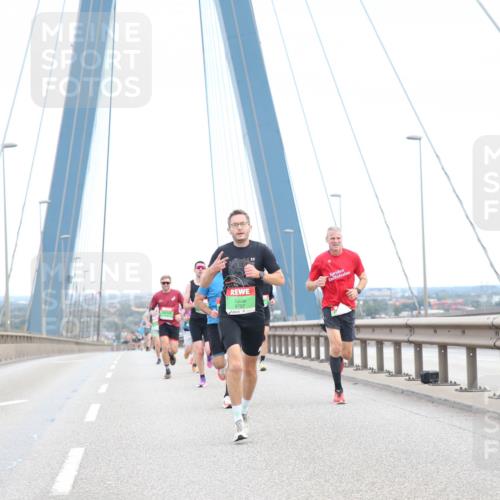 03.10.2025 - Köhlbrandbrückenlauf Jannik Wohlers http://msf.ph/oto/9155043 03.10.2025 15:20:03 Position 1 9707 meine-sportfotos.de