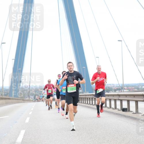 03.10.2025 - Köhlbrandbrückenlauf Jannik Wohlers http://msf.ph/oto/9155044 03.10.2025 15:20:03 Position 1 9707 meine-sportfotos.de